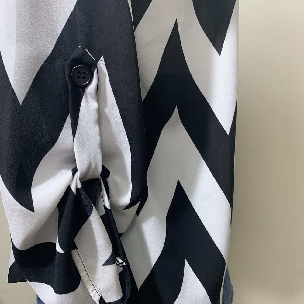 Charlotte Russe Blouse Womens Small Black White Chevron Roll Tab V-Neck Top - Picture 3 of 6